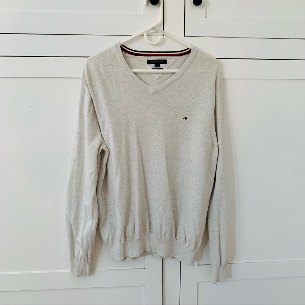 Men’s Tommy Hilgher Gray Premium Cotton V Neck Sweater Size Large
